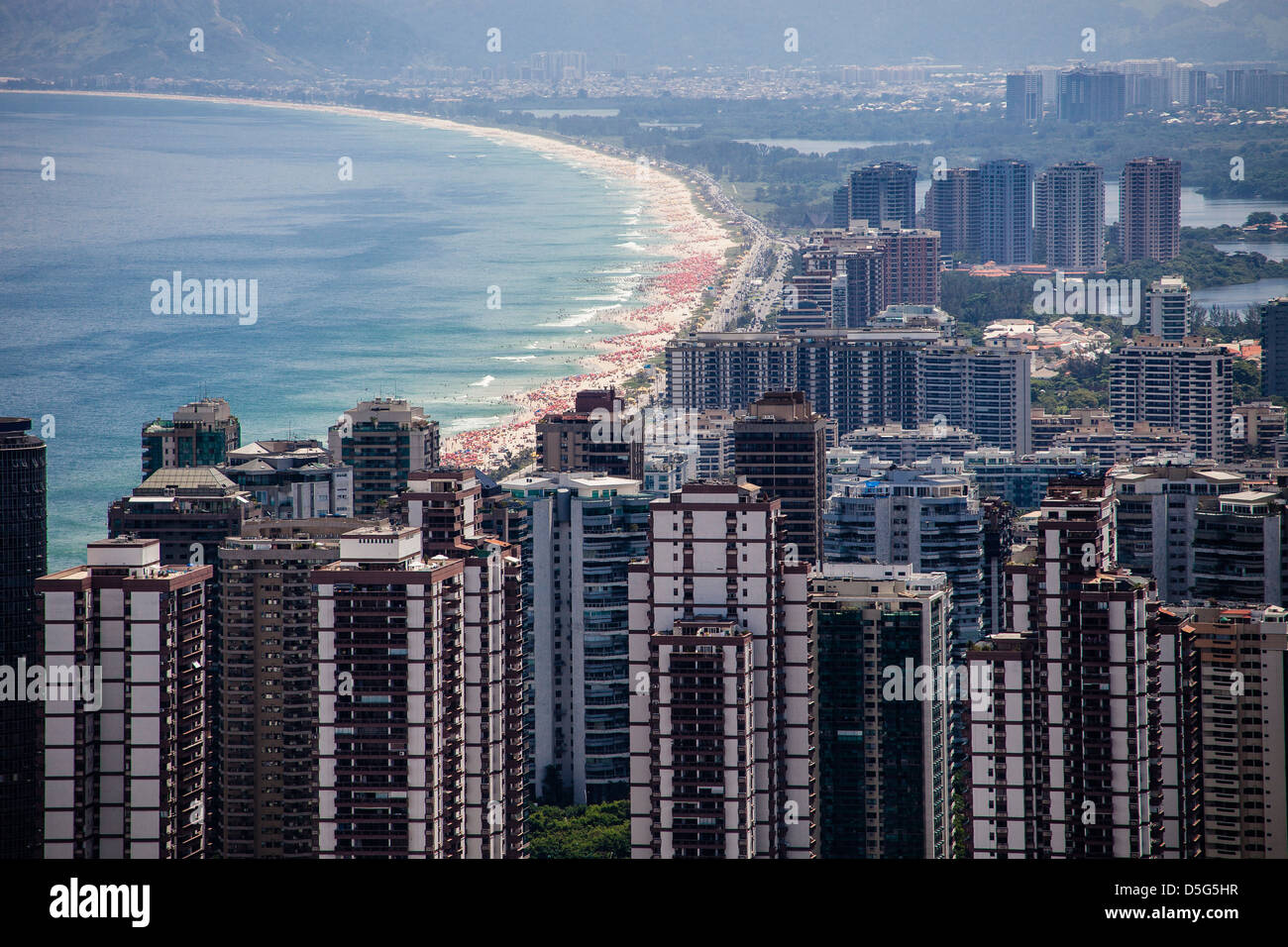 Quartier Barra da Tijuca à Rio de Janeiro, Brésil. Mode de vie américanisé.  Luxury condominiums avec l'infrastructure de loisirs Photo Stock - Alamy