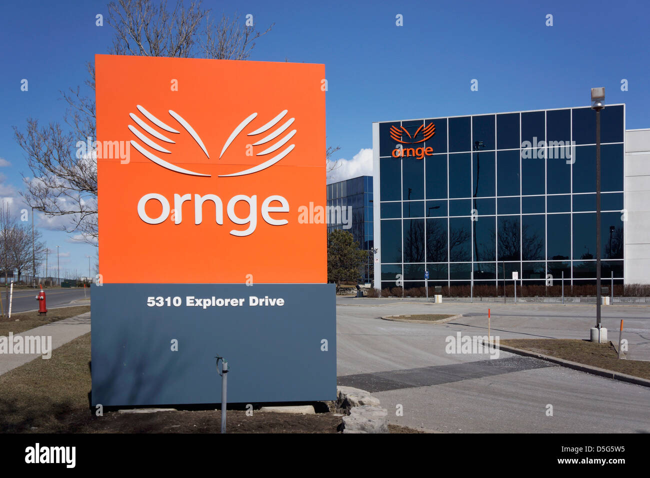 Ornge signer et à l'extérieur du siège social, le logo de Mississauga. Banque D'Images