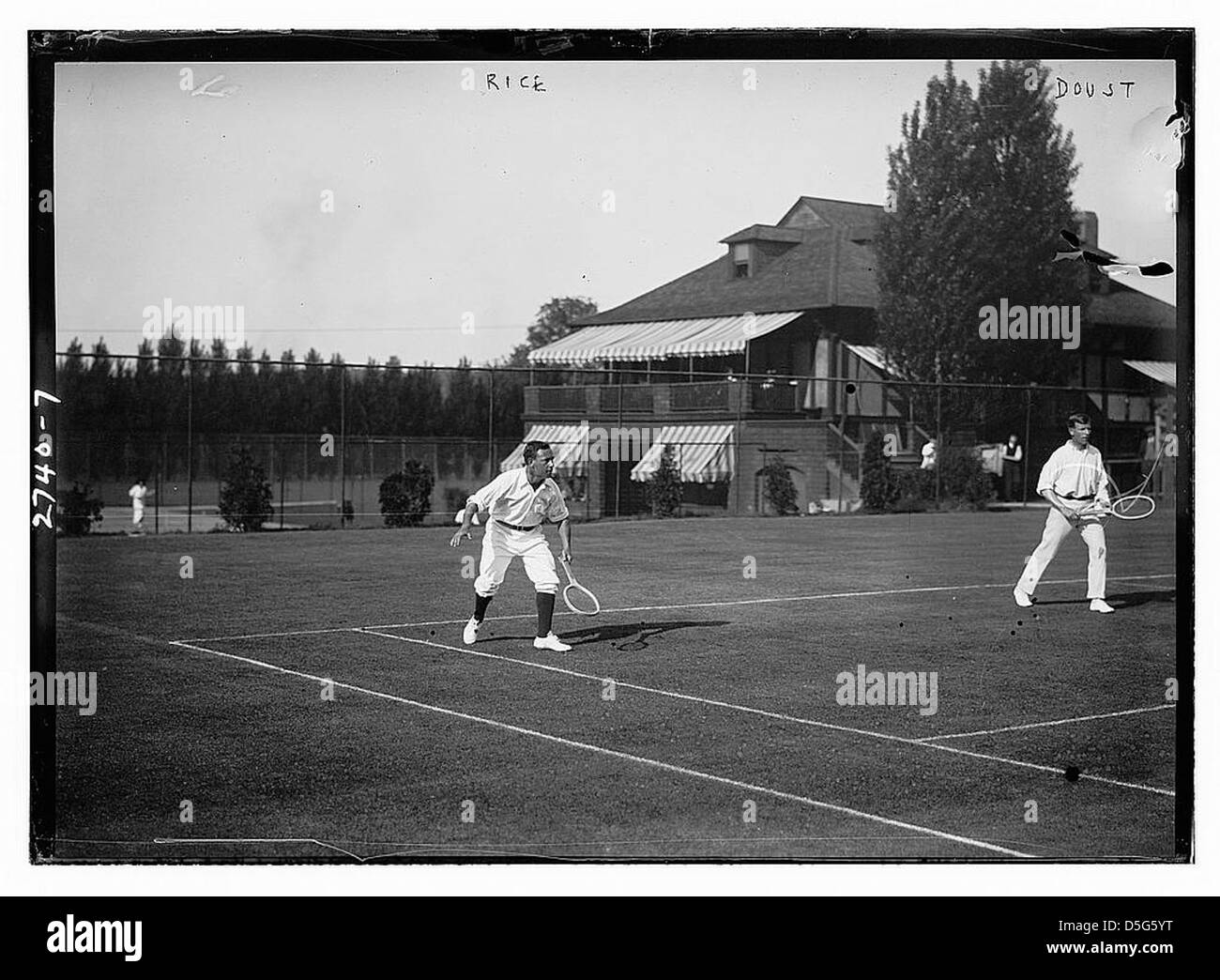 Horace Rice et Stanley M. Doust participent à la Coupe Davis 1913, un moment historique de l’histoire du tennis. Banque D'Images