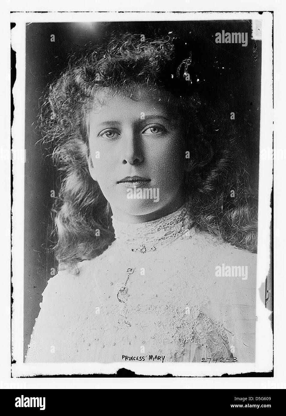 La princesse Mary, fille du roi George V, est capturée dans un portrait formel. L'image souligne son statut de membre de la royauté britannique au début du XXe siècle. Banque D'Images
