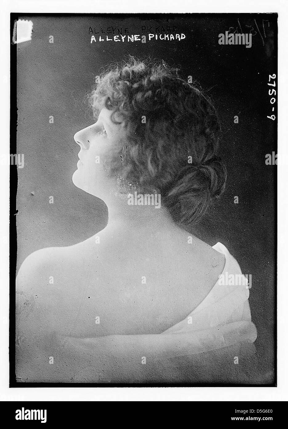Portrait de l'actrice Alleyne Pickard, pris le 5 juillet 1913. Cette image la capture en tant qu'interprète de Broadway au début du XXe siècle, une figure notable du théâtre américain à l'époque. Banque D'Images
