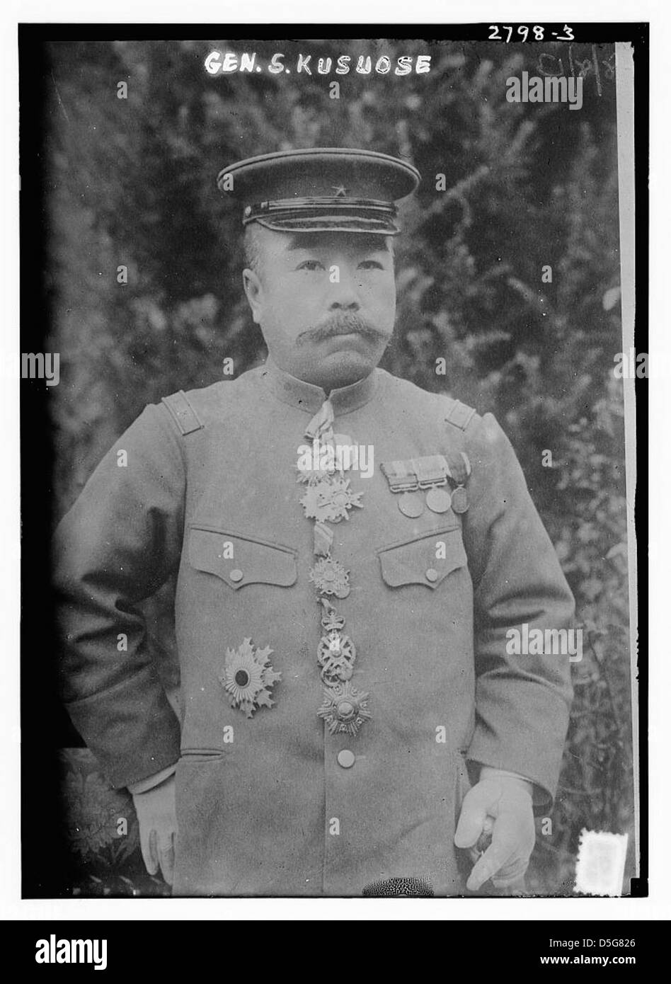 Portrait du général S. Kusuose, figure militaire japonaise, capturé par la Bibliothèque du Congrès. L'image met en valeur son uniforme militaire et sa moustache distinctive. Banque D'Images