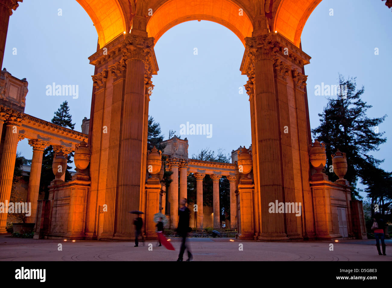 L'éclairage d'Palace of Fine Arts à Marina District de San Francisco de nuit, California, United States of America, USA Banque D'Images