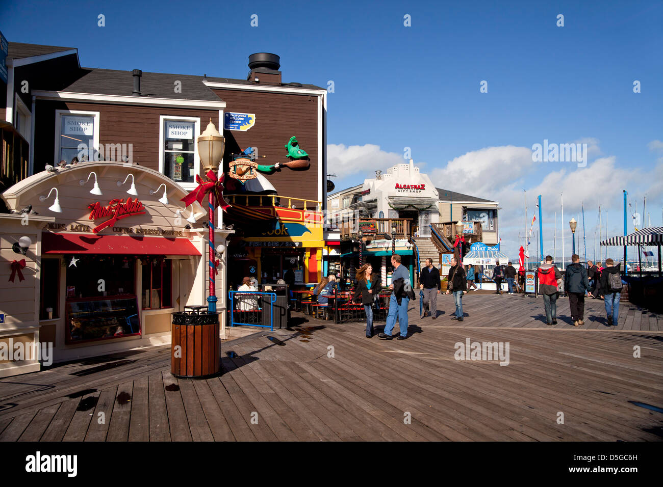 Boutiques au Pier 39 de Fisherman's Wharf à San Francisco, Californie, États-Unis d'Amérique, USA Banque D'Images