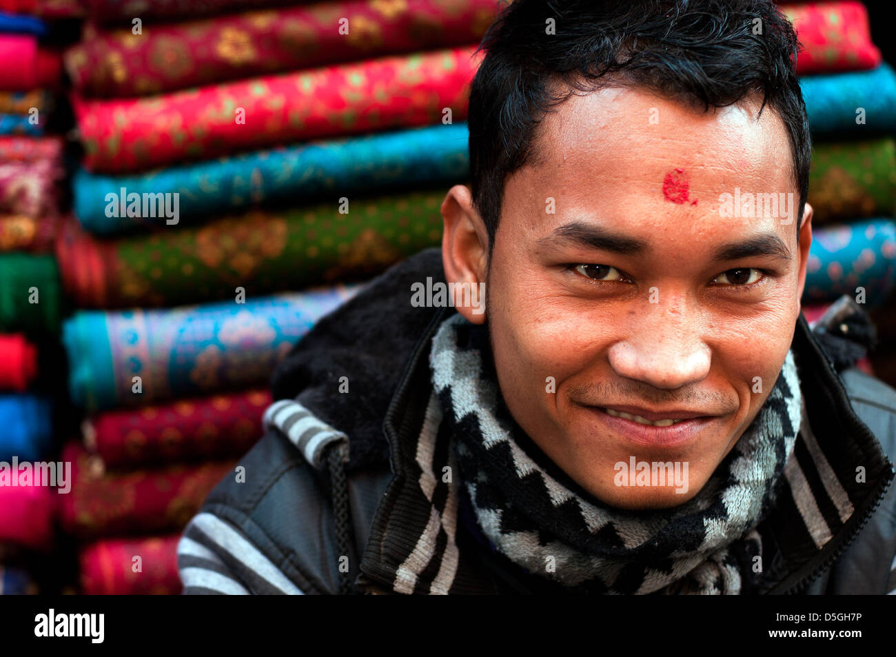 Vendeur de textile, Indra chowk, Katmandou Banque D'Images