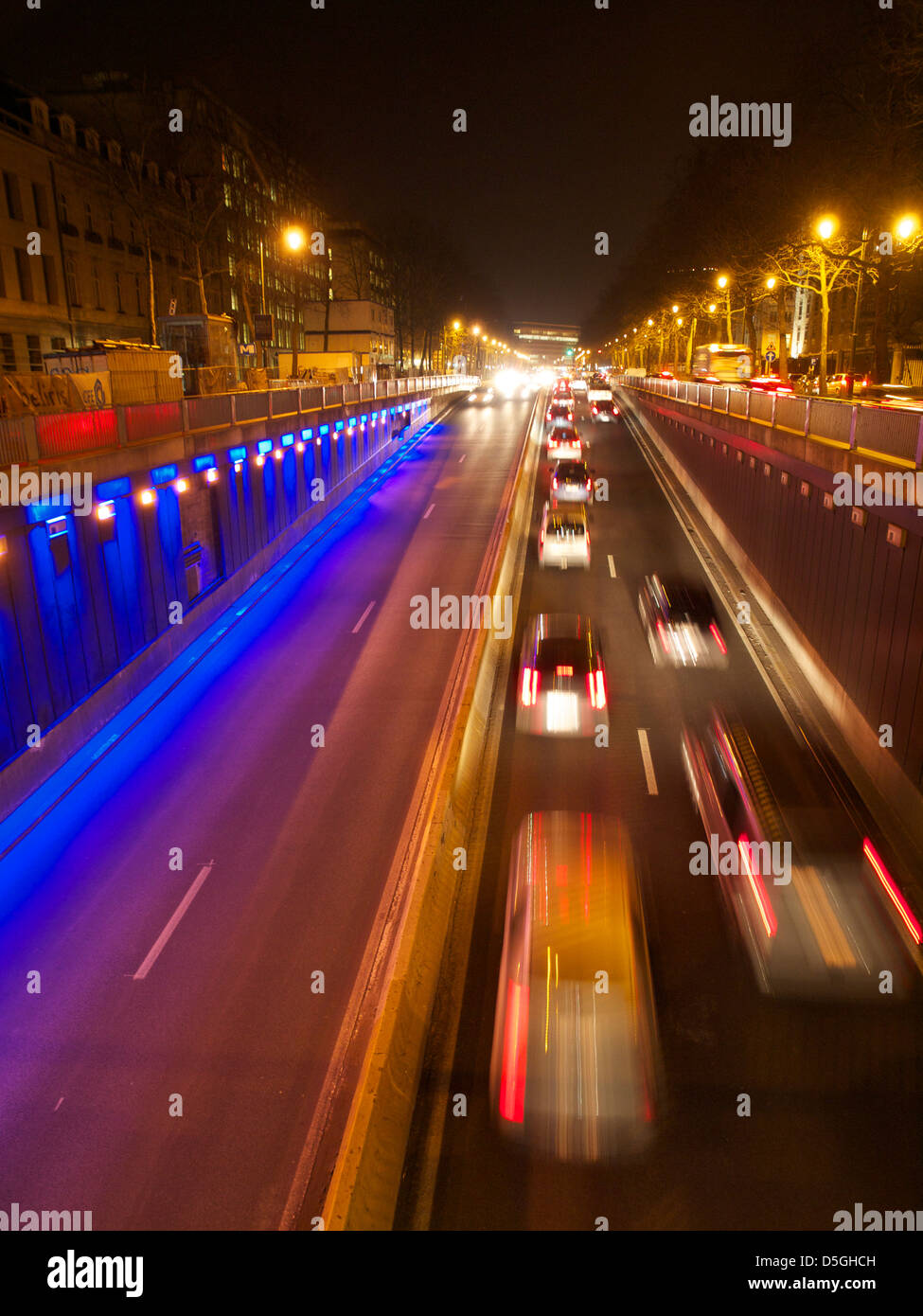 Madoutunnel la nuit dans le centre-ville de Bruxelles, Belgique Banque D'Images
