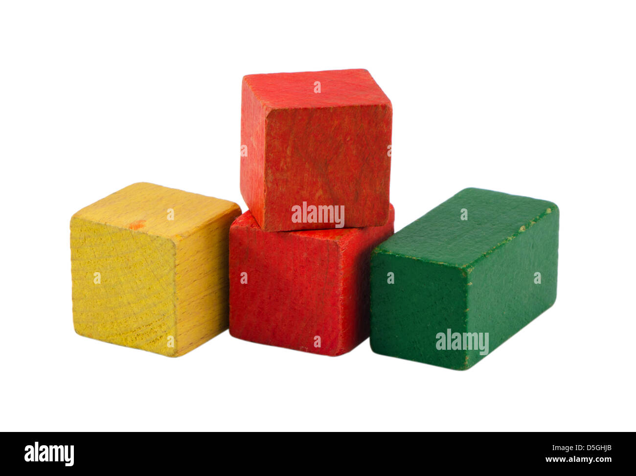 Composition du rouge vert jaune vintage en bois jouet journal constructions en brique isolé sur fond blanc Banque D'Images