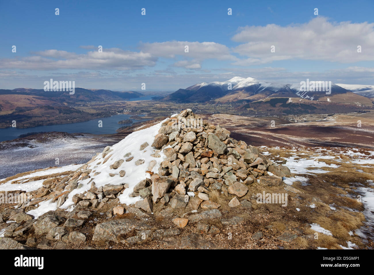 La Vue nord de Bleaberry ont chuté au cours de Derwent Water vers le lac Bassenthwaite Lake District Skiddaw et Cumbria UK. Banque D'Images