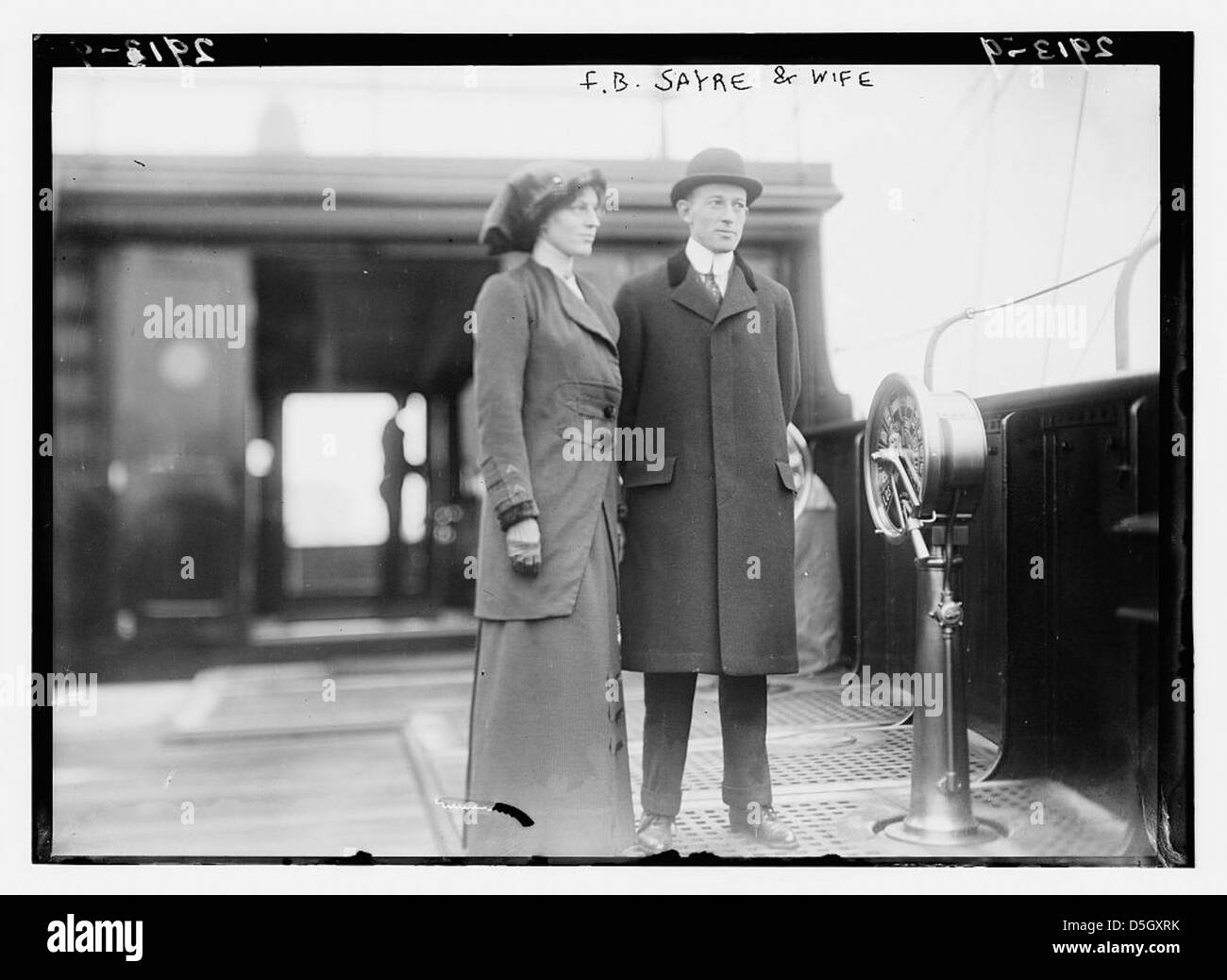 F.B. Sayre, son épouse Jessie Wilson, et le navire AG Vulcan sont capturés dans cette photographie historique. L'image les montre sur le paquebot SS George Washington, avec des connexions notables avec l'US Navy, y compris l'USS Catlin et d'autres navires. Banque D'Images