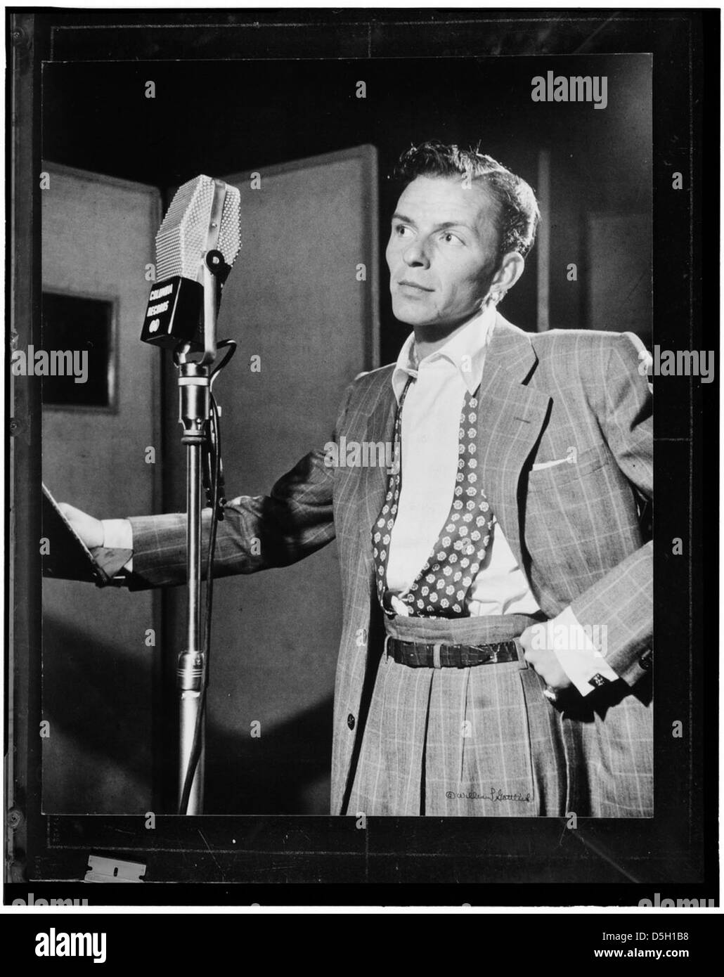 [Portrait de Frank Sinatra, Liederkrantz Hall, New York, N.Y., ca. 1947] (LOC) Banque D'Images