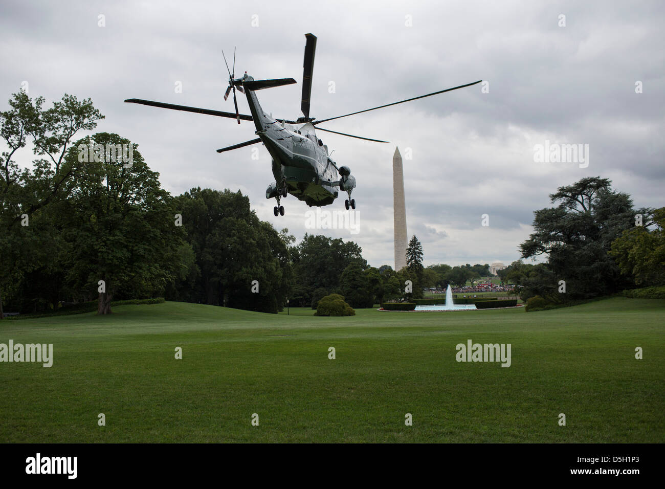 Un marin transportant le Président des États-Unis, Barack Obama quitte la Maison Blanche à Washington le 22 juillet 2012. Banque D'Images