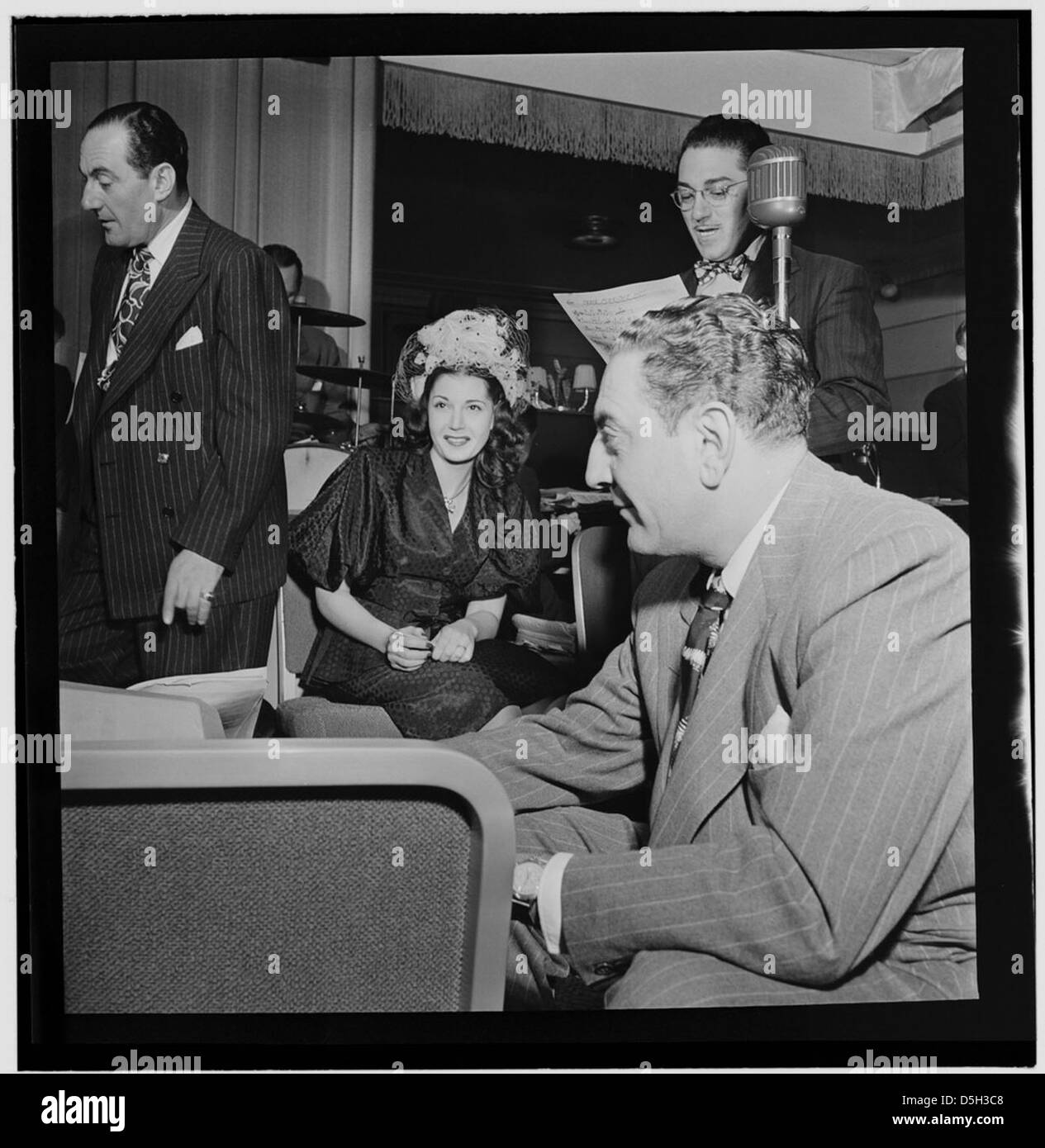 [Portrait de Carmen Lombardo, Rose Marie Lombardo, Guy Lombardo, et Don Rodney, Starlight Roof, Waldorf-Astoria, New York, New York, N.Y., ca. Juillet 1947] (LOC) Banque D'Images