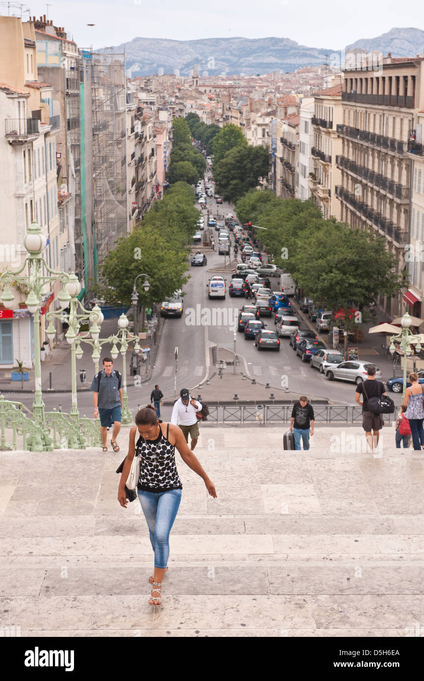 Boulevard d 'Athènes, Marseille, vu depuis les marches de la gare Saint Charles. Banque D'Images