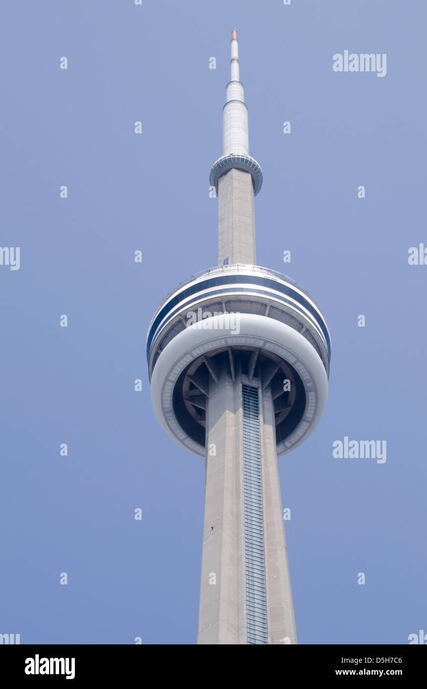 Le Canada, l'Ontario, Toronto. Le centre-ville de La Tour CN, vue sur le toit. Banque D'Images