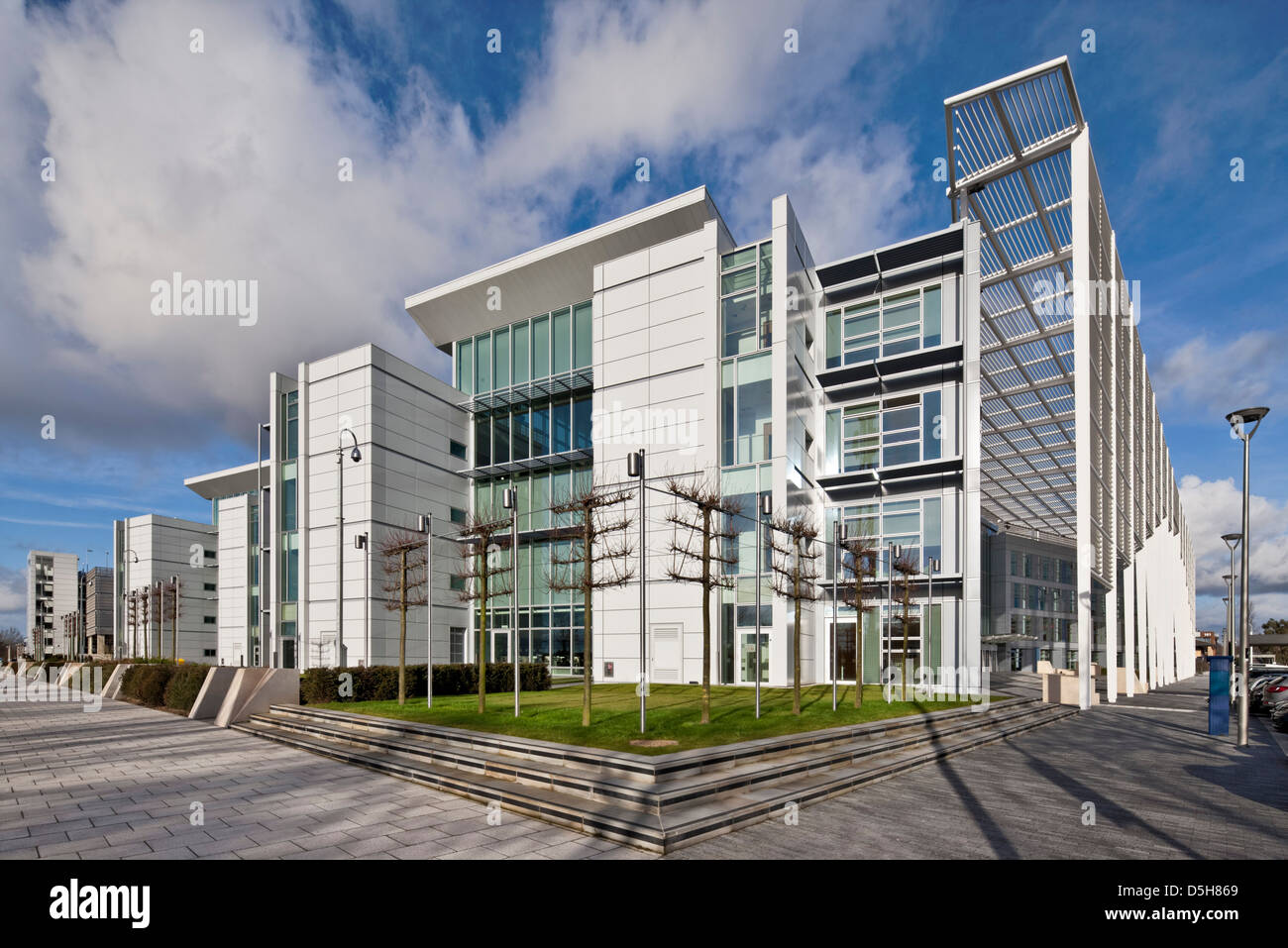 Le quadrant:MK, Milton Keynes, Royaume-Uni. Architecte : GMW Architectes, 2012. Au sud-ouest/ sud-est montrant paysag Banque D'Images