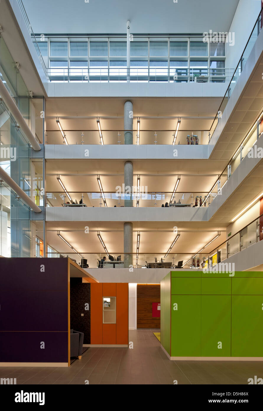 Le quadrant:MK, Milton Keynes, Royaume-Uni. Architecte : GMW Architectes, 2012. Réunions en région pour le côté de l'atrium principal. Banque D'Images