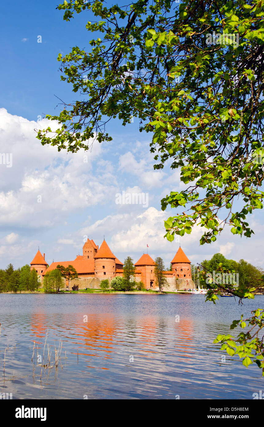 Château médiéval de Lituanie Trakai sur lac Galve Banque D'Images
