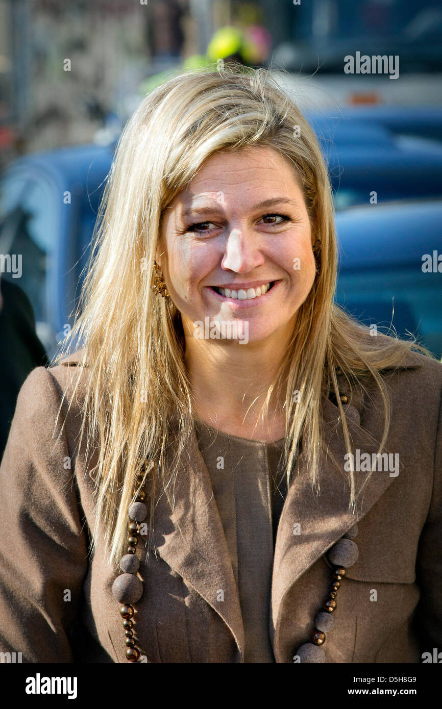 La princesse maxima des Pays-Bas assiste à l'inauguration de la première PostNL 1001 timbres des femmes à l'Université d'Amsterdam, Pays-Bas, 2 avril 2013. Photo : Patrick van Katwijk /Pays-bas ET FRANCE OUT Banque D'Images