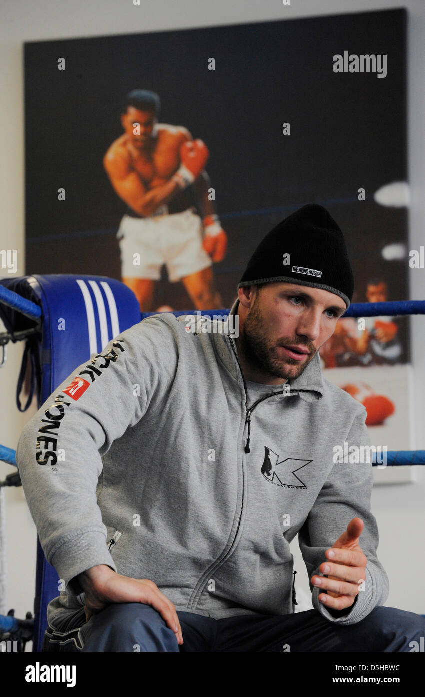 Boxeur danois Mikkel Kessler illustré en action avant une formation publique à salle omnisports Max-Schmeling-Sport à Berlin, Allemagne, 09 février 2010. Photo : RAINER JENSEN Banque D'Images