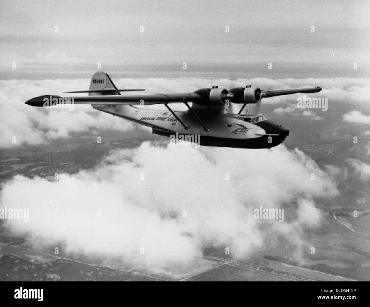 Le Consolidated 28-4, numéro de série NC18997, était un avion de transport civil utilisé pour divers rôles non liés au combat, tels que le transport de passagers et de marchandises. Cet avion illustre les prouesses de Consolidated en matière de conception dans l'aviation civile au cours des années 1930 Banque D'Images