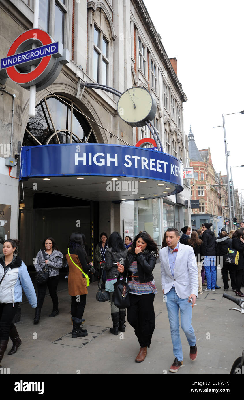 Kensington High Street station de métro London UK Banque D'Images