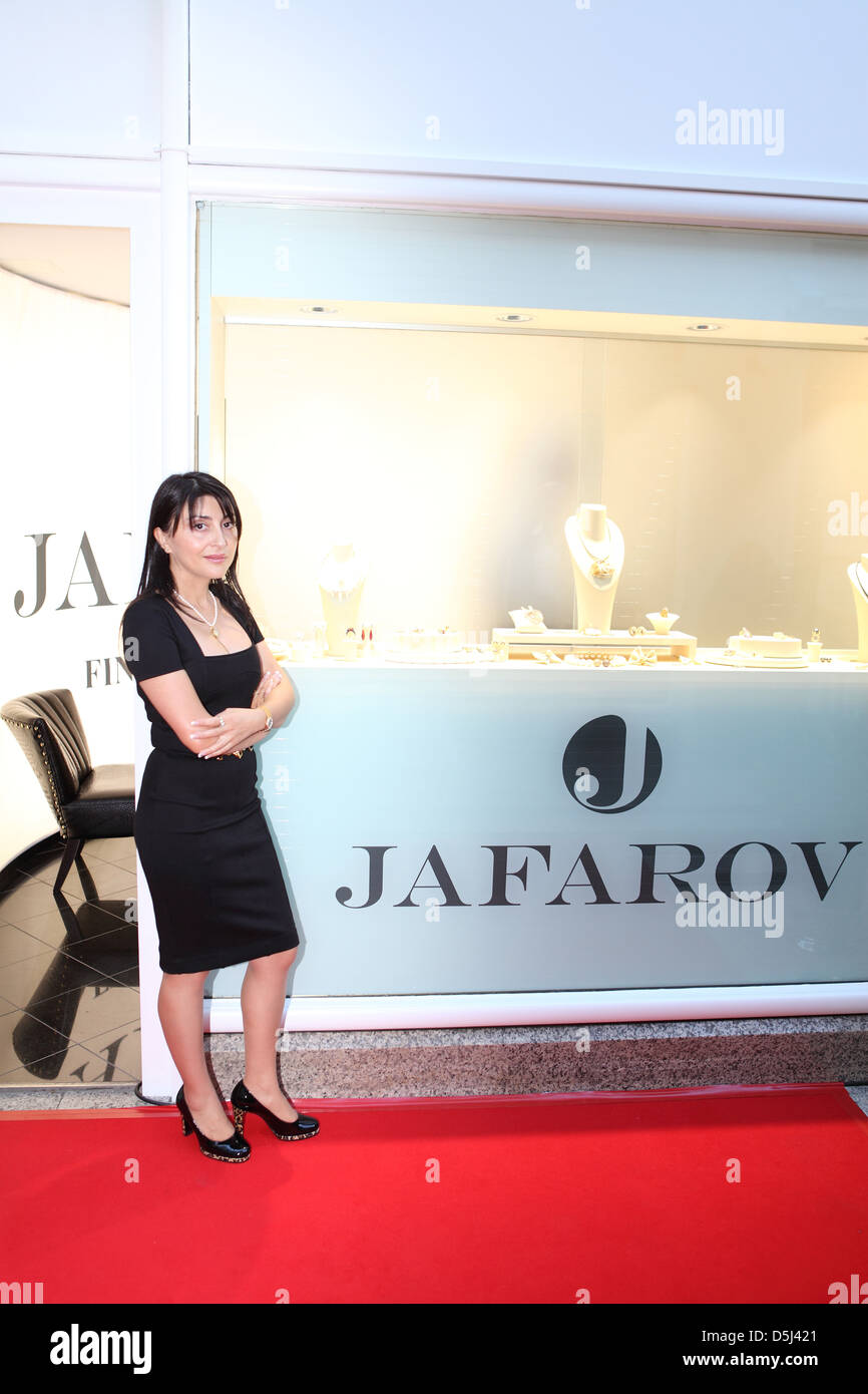 Leyla Jafarova à ouverture de boutique de bijoutier Jafarov famille. Düsseldorf, Allemagne - 08.07.2011 Banque D'Images