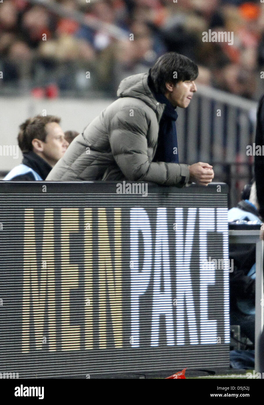 Nationaltrainer Joachim Löw am 15.11.2012 vor dem Länderspiel zwischen den Niederlande und Deutschland. Foto : Roland Weihrauch/dpa Banque D'Images