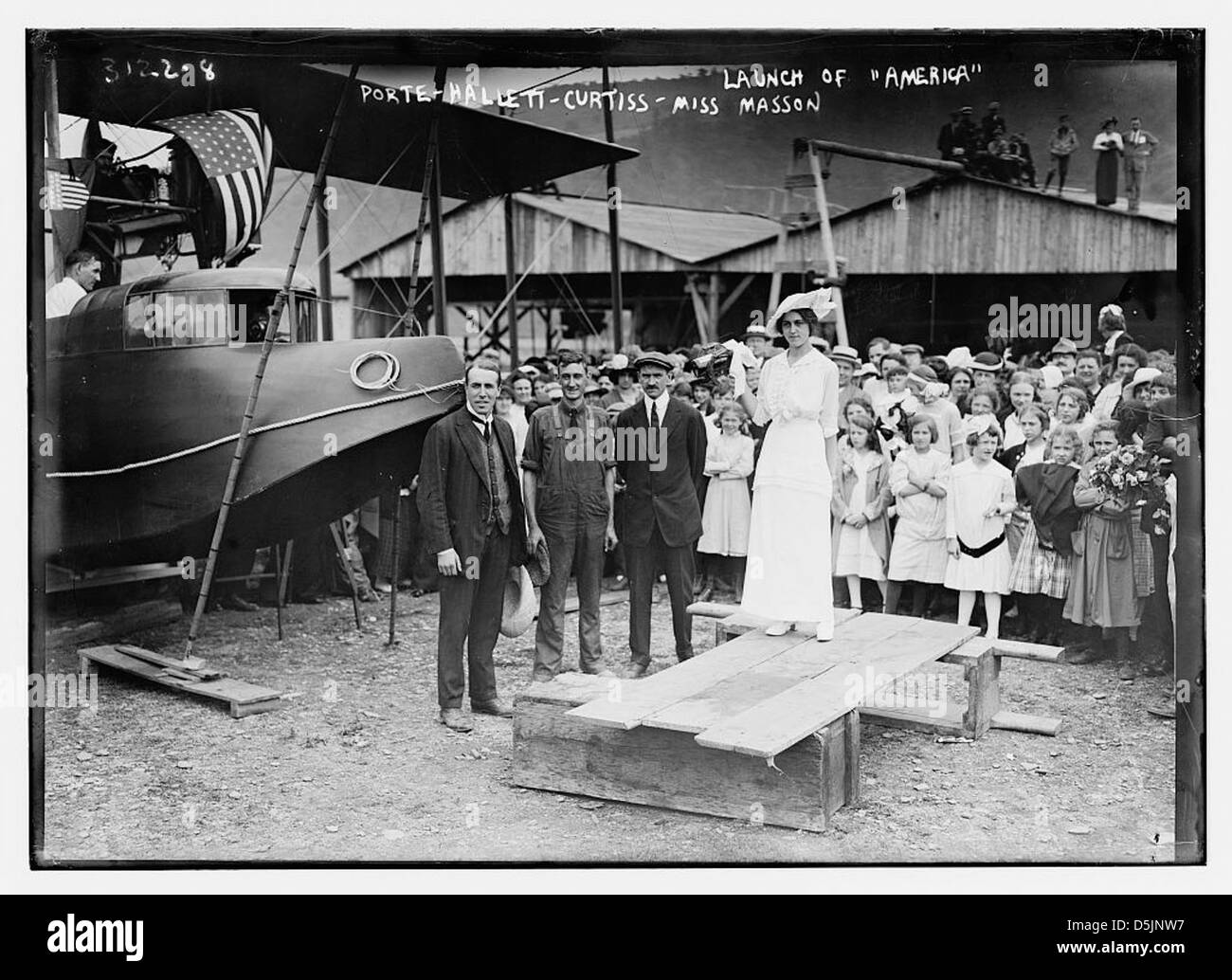 Porte -- -- Hallett Curtiss -- Mme Masson -- au lancement de 'America' (LOC) Banque D'Images