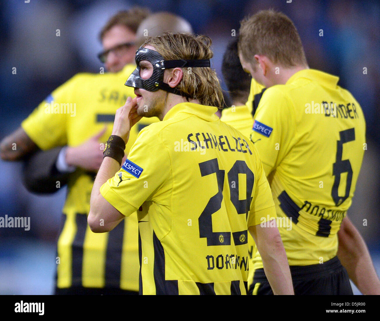 Le Dortmund Marcel Schmelzer réagit après le quart de finale de la Ligue des Champions de football match aller entre FC Barcelone et Borussia Dortmund au stade La Rosaleda de Malaga, Espagne, 03 avril 2013. Photo : Federico Gambarini/dpa  + + +(c) afp - Bildfunk + + + Banque D'Images