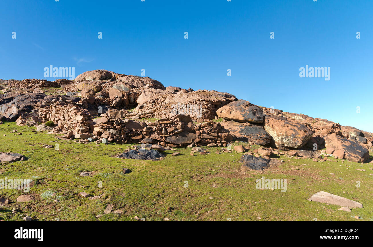 Vue générale du domaine de la Préhistoire gravures rupestres à Oukaimeden station de ski dans les montagnes du Haut Atlas au Maroc Banque D'Images