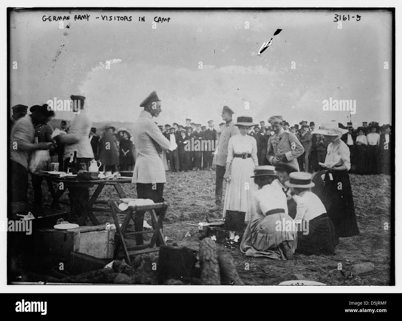 Armée allemande -- Visiteurs en Camp (LOC) Banque D'Images