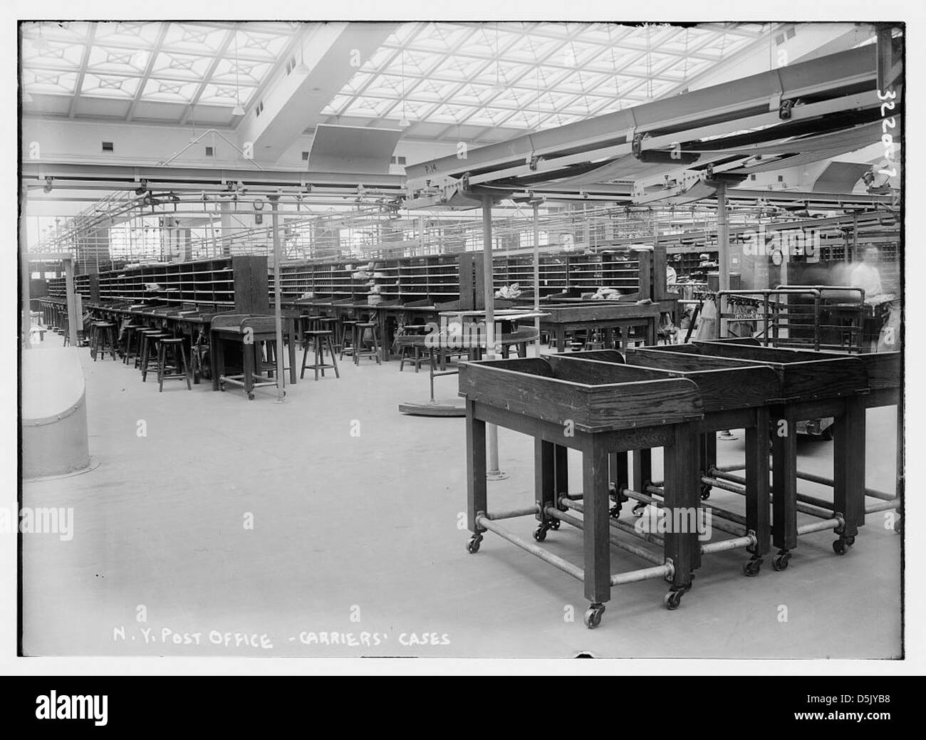 Cette image montre le bureau de poste James A. Farley sur la huitième Avenue à New York. Le bâtiment Beaux-Arts, conçu par McKim, Mead & White, est un monument historique et un centre majeur pour le service postal des États-Unis. Banque D'Images