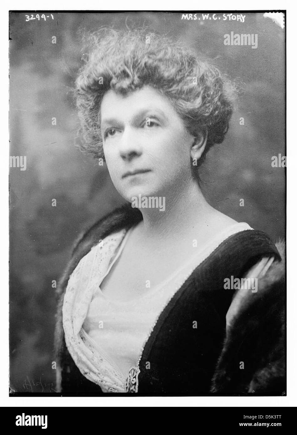 Portrait de MRS W.C. Story, une femme âgée, représentant la figure historique dans un contexte culturel ou sociétal. Banque D'Images