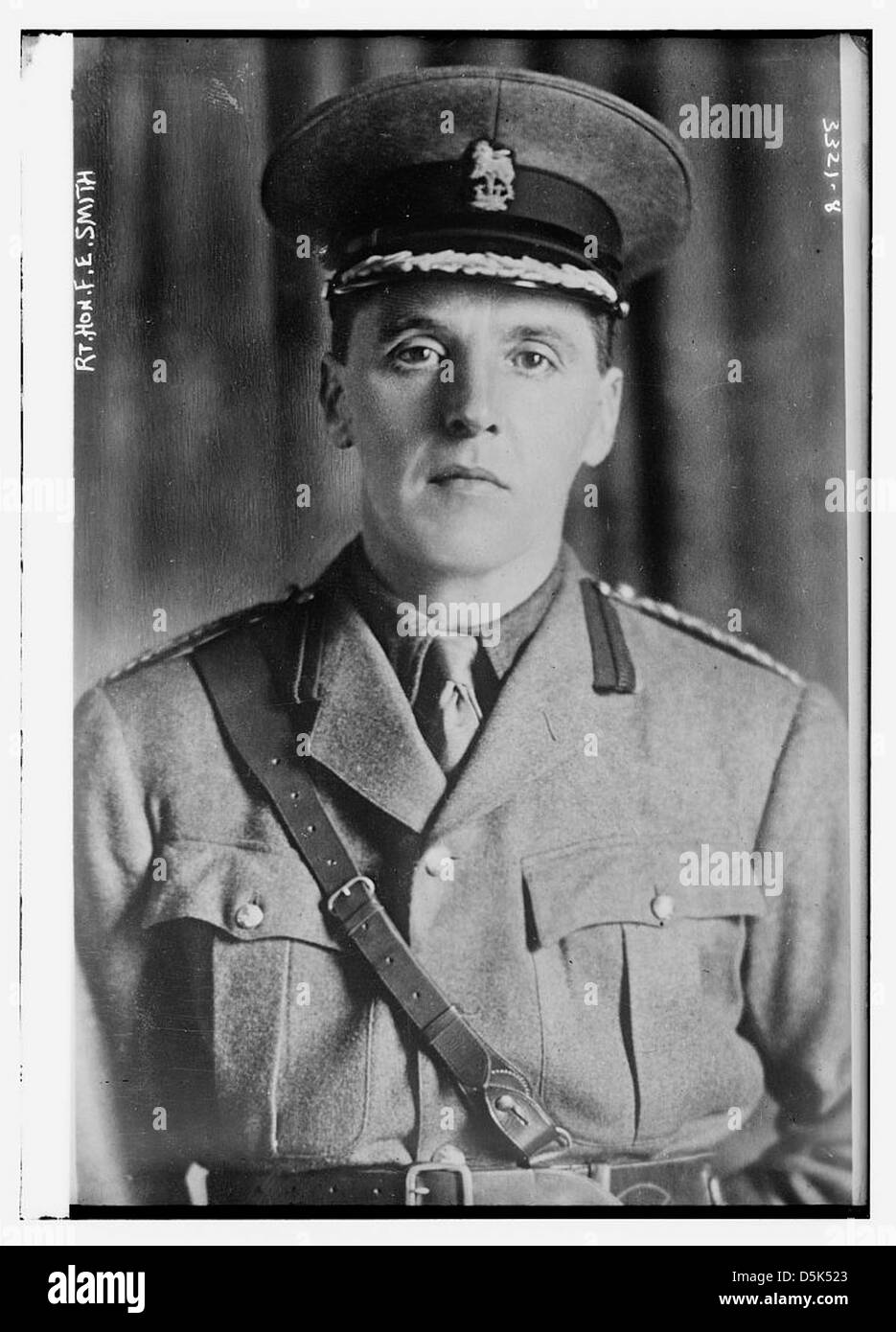 Un portrait formel de RT. Hon. F.E. Smith, un homme politique britannique, capturé dans un cadre digne, représentant son rôle dans la politique britannique du début du XXe siècle. Banque D'Images