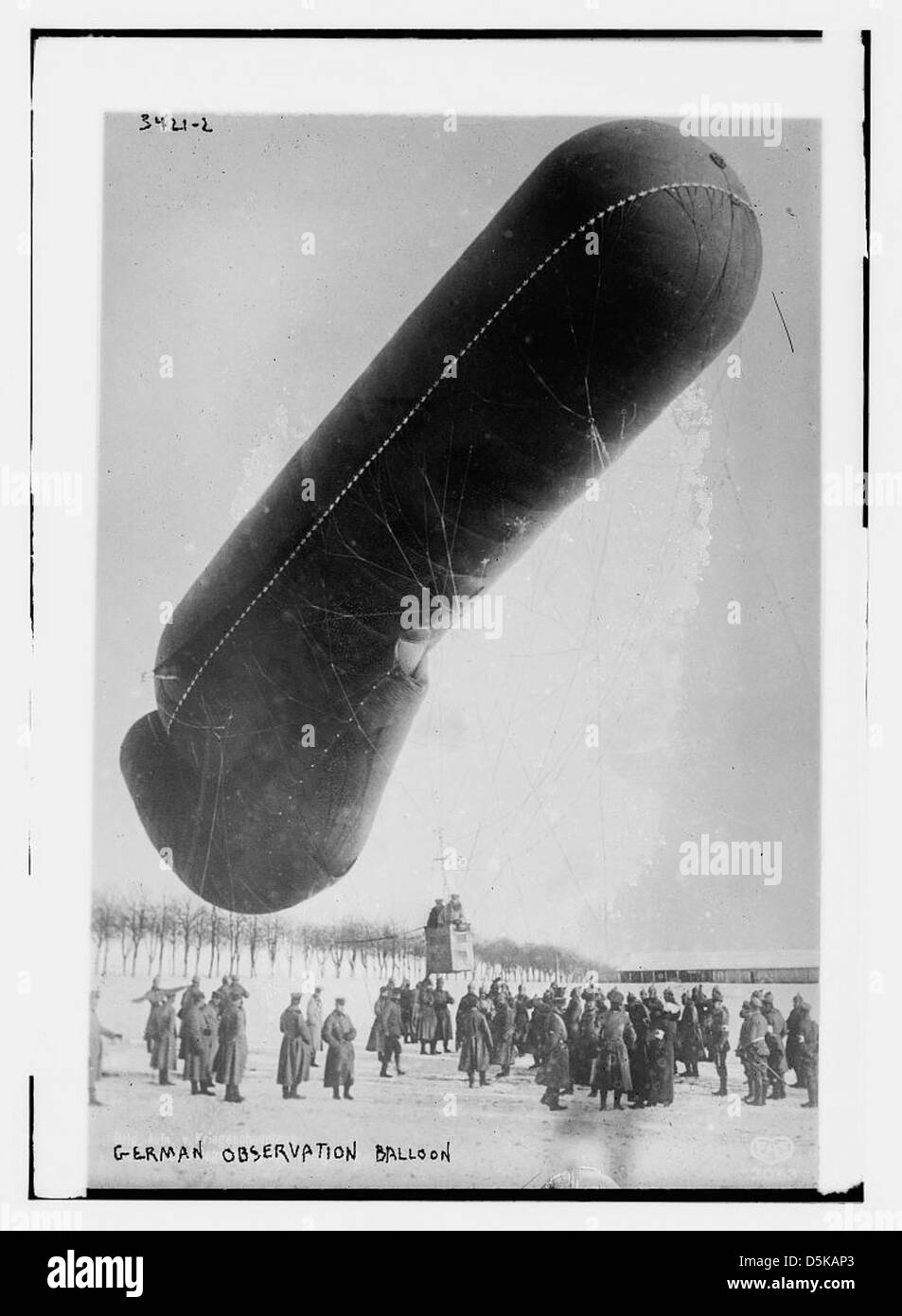 Un ballon d'observation allemand est vu pendant la première Guerre mondiale les ballons d'observation ont été utilisés pour la reconnaissance et le repérage d'artillerie par l'armée allemande, jouant un rôle important dans la guerre aérienne. Banque D'Images