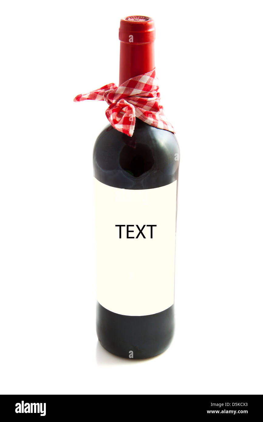 Bouteille de vin vide avec étiquette isolé sur fond blanc 5736504
