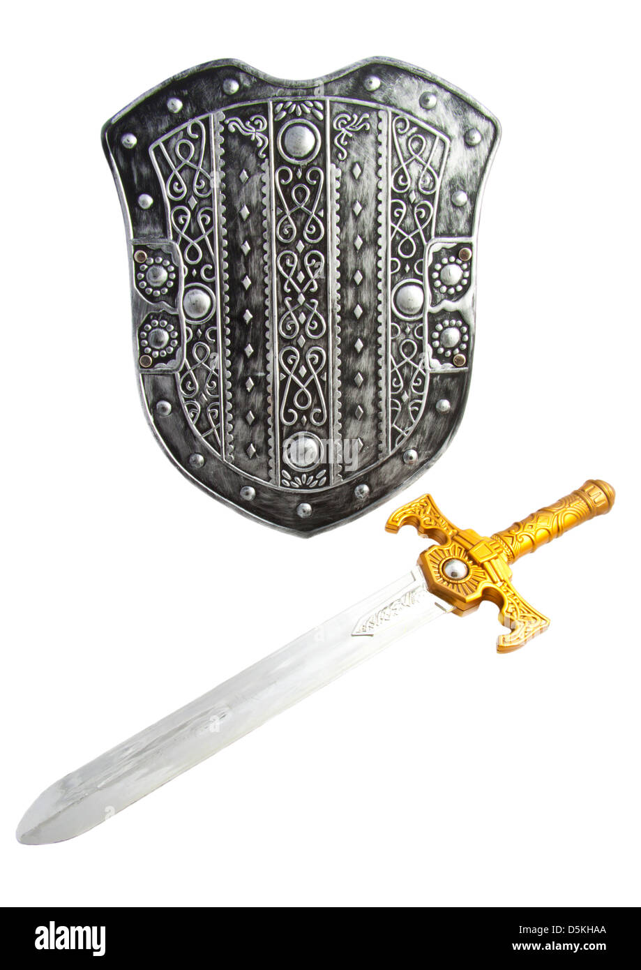 Ancien bouclier décoré avec épée isolated over white Banque D'Images