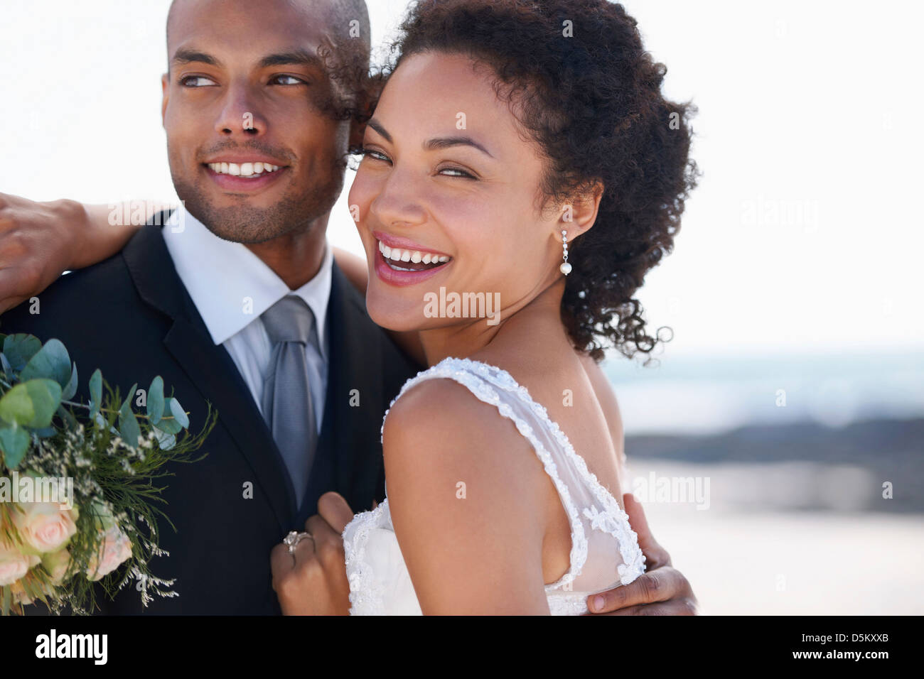 Portrait de couple de jeunes mariés Banque D'Images