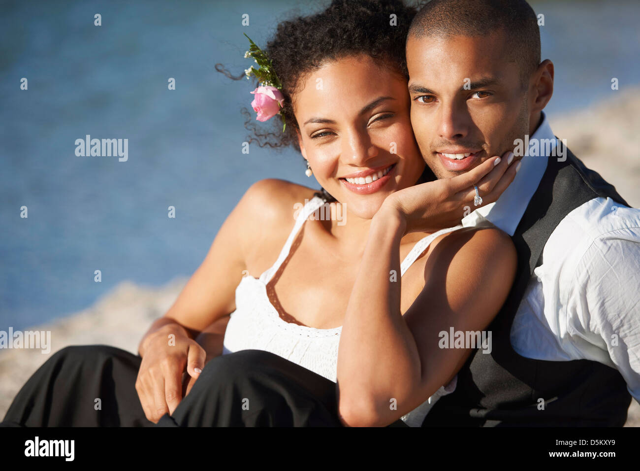 Portrait de couple de jeunes mariés Banque D'Images