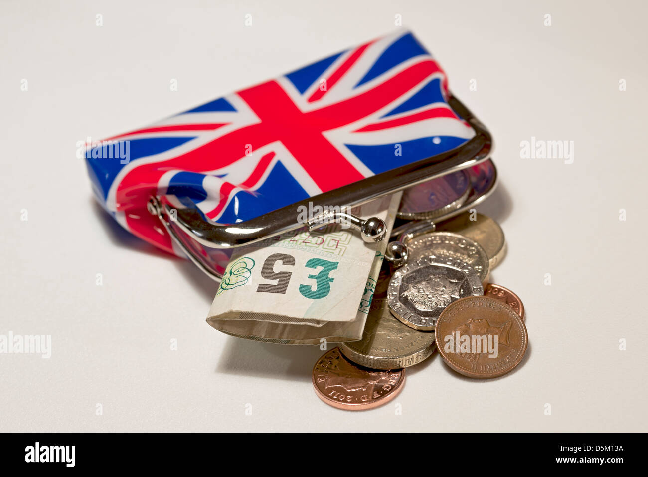 Gros plan de Union Jack Purse et anglais British Money Cash budget Personal ménage finance concept d'entreprise Banque D'Images