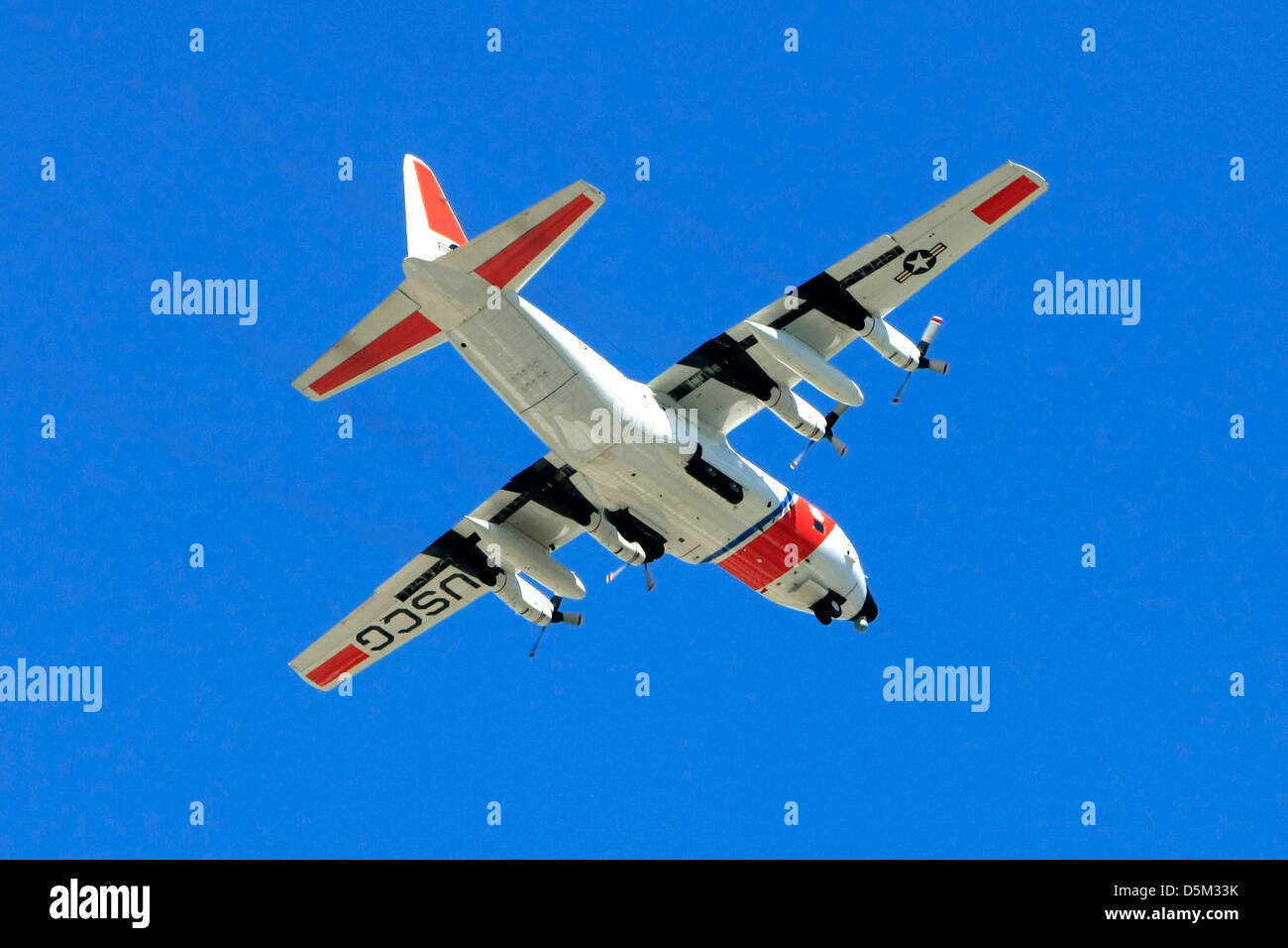 La Garde côtière américaine Lockheed C130 les avions de recherche à longue distance dans le ciel de Floride Banque D'Images