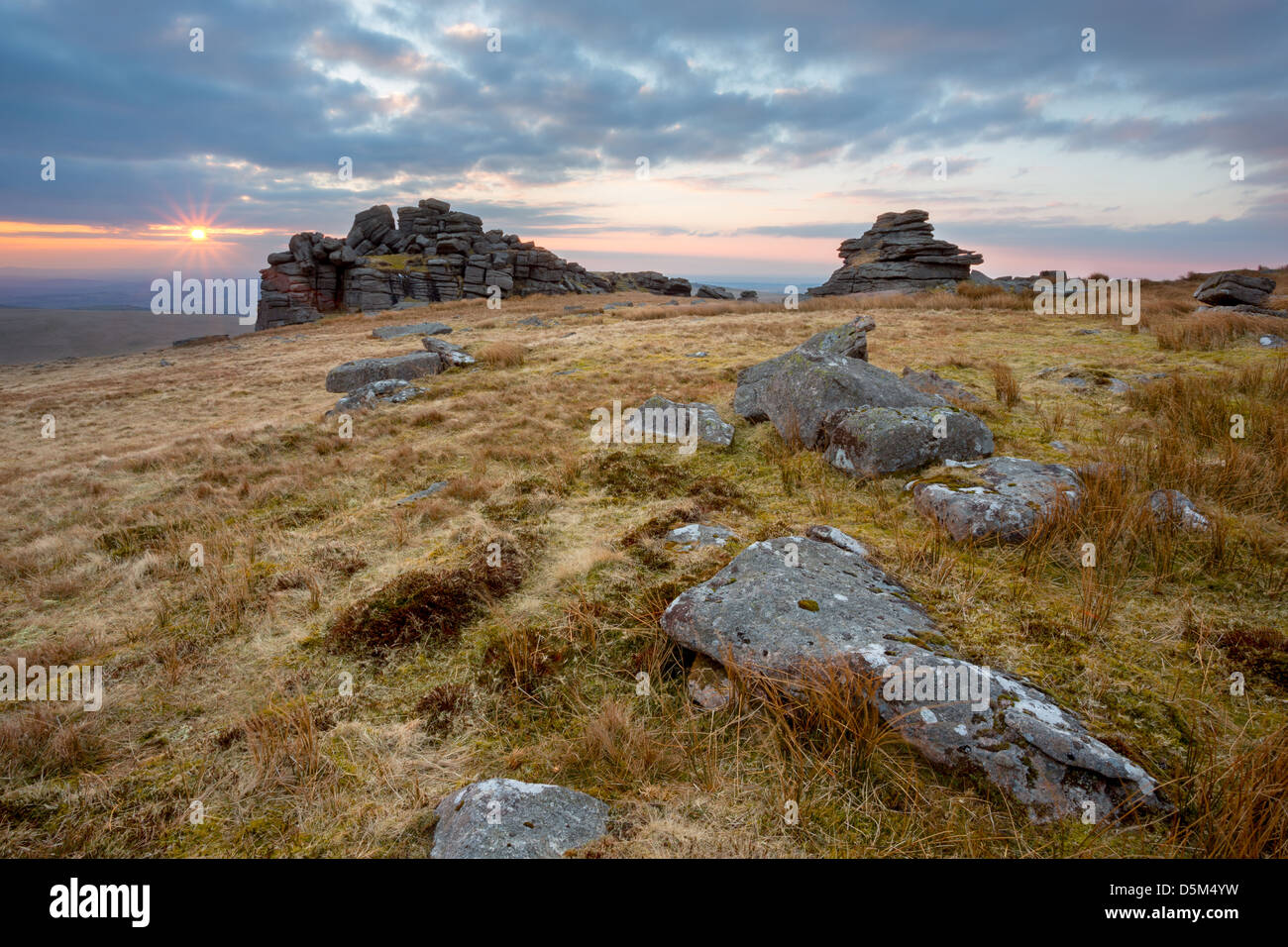 Coucher du soleil à partir de la Grande Mis Tor Dartmoor National Park Devon Uk Banque D'Images Coucher du soleil à partir de la Grande Mis Tor Dartmoor National Park Devon Uk Banque D'Images