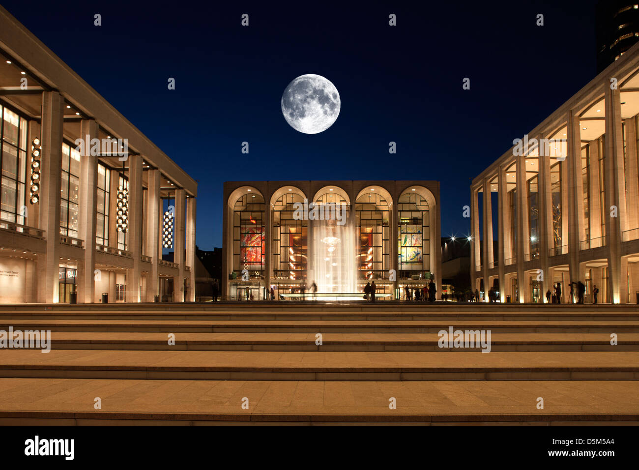 METROPOLITAN OPERA HOUSE (©WALLACE HARRISON 1966) LINCOLN CENTER PLAZA MANHATTAN NEW YORK USA Banque D'Images