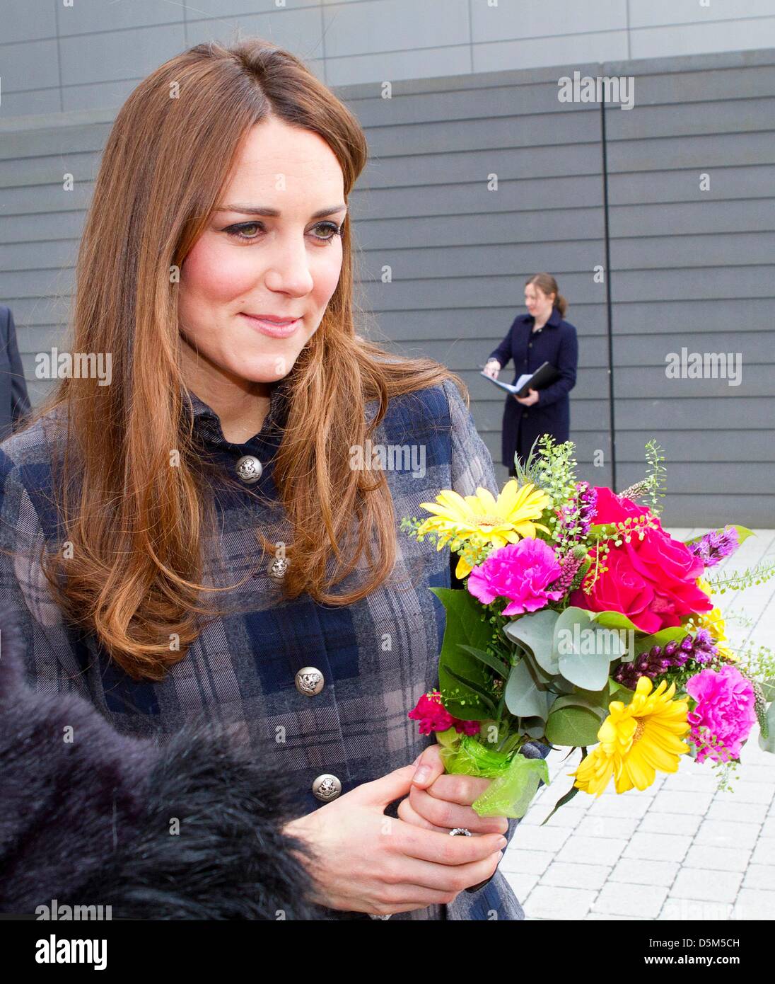 Glasgow, Royaume-Uni. Le 4 avril 2013. Catherine, duchesse de Cambridge arrive à l'Emirates Arena dans l'East End de Glasgow, Ecosse, le 04 avril 2013. Le duc et la duchesse de Cambridge sont sur un voyage de deux jours à l'Écosse. Photo : PRE-Albert Nieboer/dpa/Alamy Live News Banque D'Images