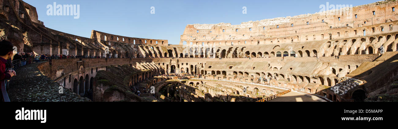 Vue panoramique de l'intérieur du Colisée. Banque D'Images