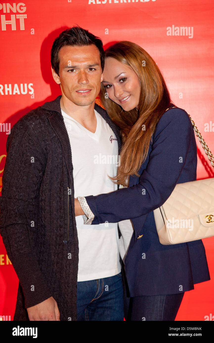 Piotr Trochowski et Melanie Tiburtius Gala à votre nuit à l'Alsterhaus. Hambourg, Allemagne - le 05.05.2011. Banque D'Images