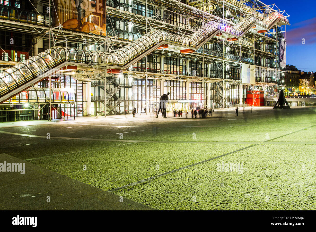 Centre Georges Pompidou (Centre Georges Pompidou) le soir. Banque D'Images