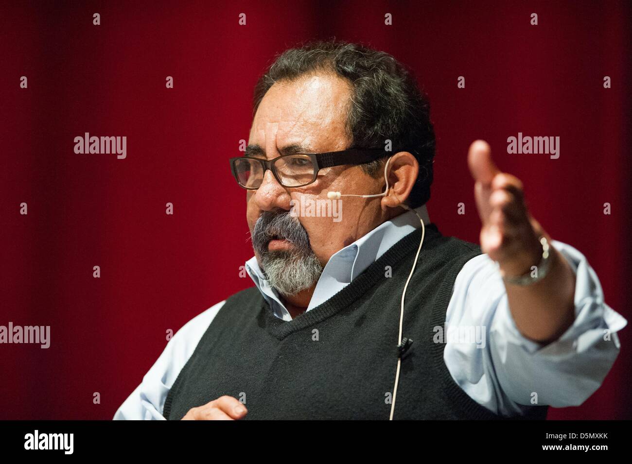 Le 4 avril 2013 - Tucson, Arizona, États-Unis - Rempl. RAUL GRIJALVA (D-Arizona) parle de carbone à une classe de niveau inférieur à l'Université de l'Arizona. (Crédit Image : ©/ZUMAPRESS.com) s Seberger Banque D'Images