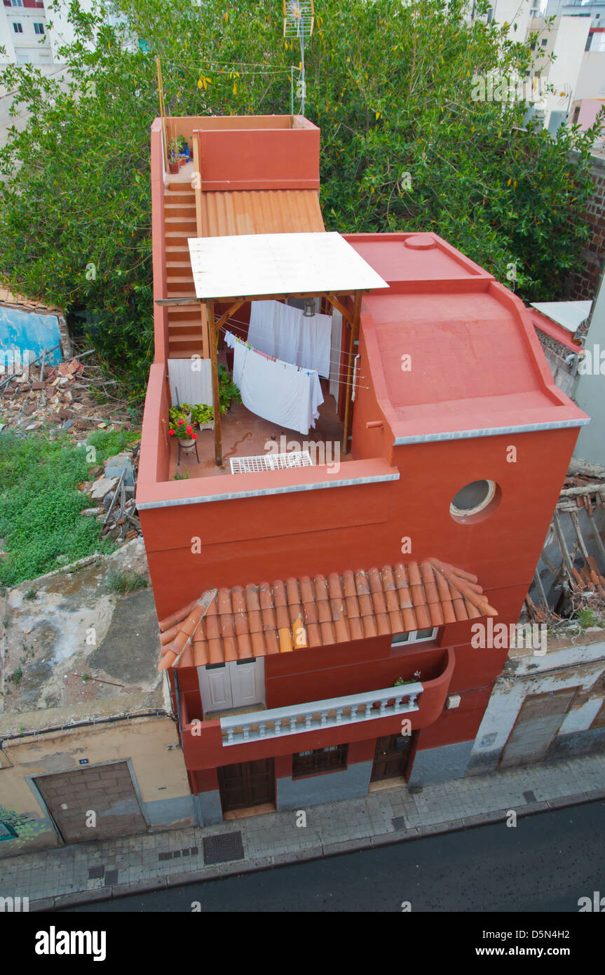 Bâtiment privé résidentiel avec balcon sur le toit dans le Barrio de El Toscal ville quartier Santa Cruz Tenerife island Espagne Banque D'Images