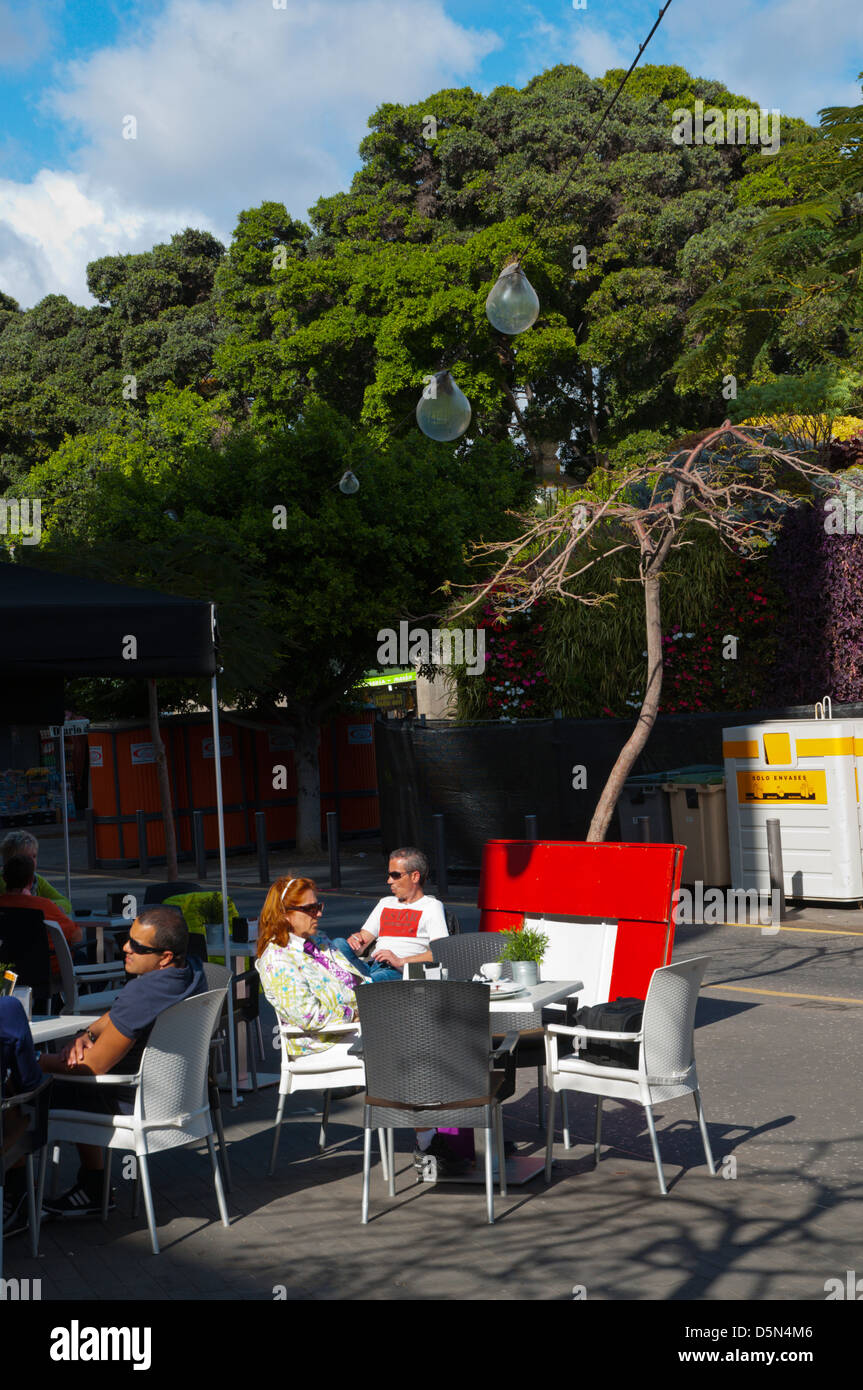 Cafe terrraces Plaza de la Candelaria square centre ville de l'île de Santa Cruz de Tenerife, Espagne Banque D'Images